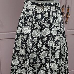 Black and White Floral Skirt, Liz Claiborne, Size Medium